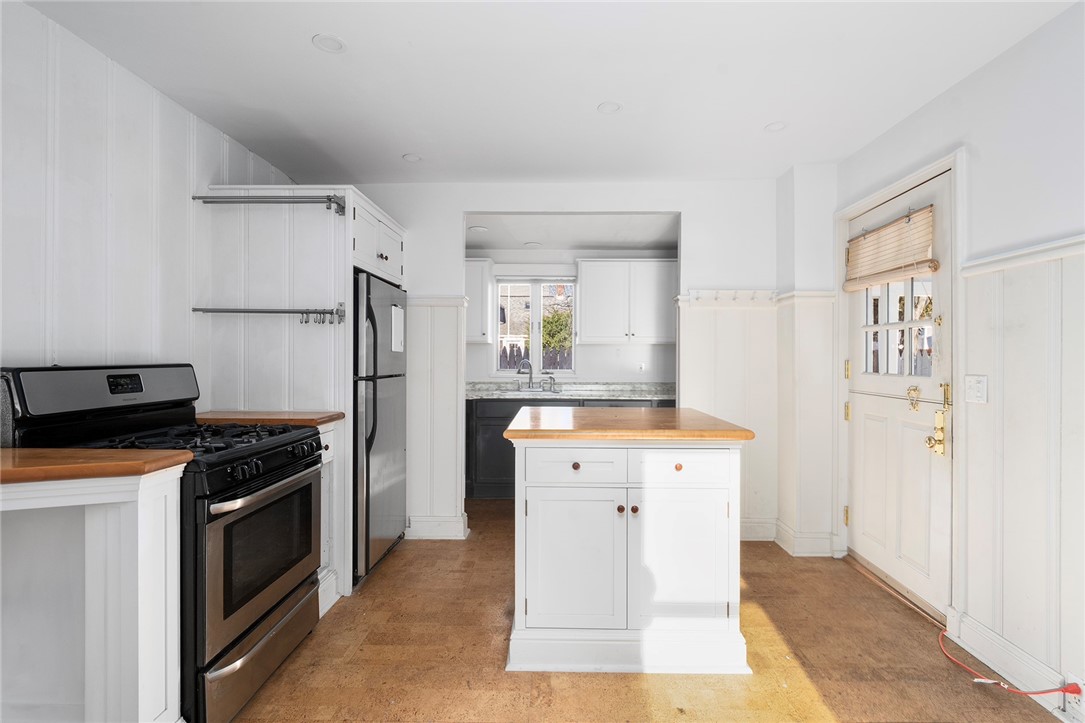 222 2nd Street East Providence, RI 02914 - Photo 4 of 27