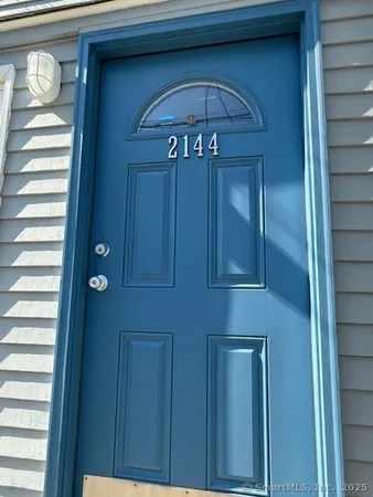 a view of entryway with front door
