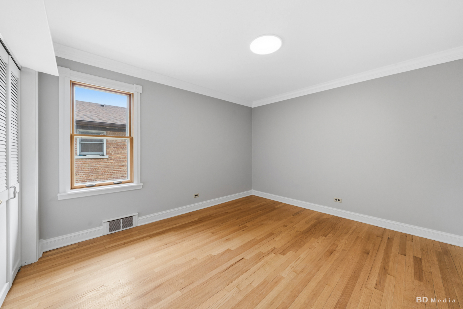 10428 South Springfield Avenue Chicago, IL 60655 - Photo 16 of 43 a view of empty room with wooden floor and fan