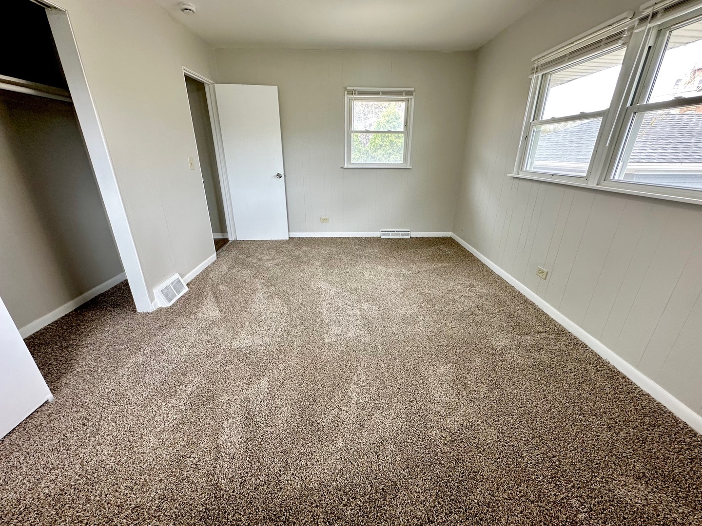 3729 Grove Avenue Berwyn, IL 60402 - Photo 15 of 20 an empty room with windows