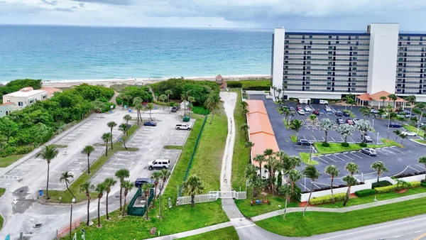 $2,500 | 200 North El Mar Drive, Unit B202, Jensen Beach, FL 34957