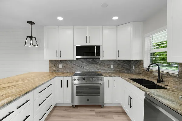 $2,500 | 200 North El Mar Drive, Unit B202, Jensen Beach, FL 34957