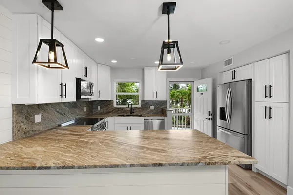 $2,500 | 200 North El Mar Drive, Unit B202, Jensen Beach, FL 34957