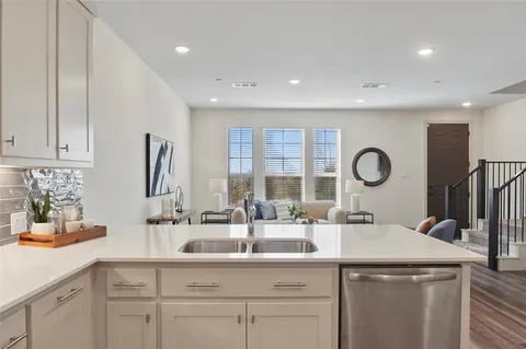 $330,000 | 320 Parkside Drive, Argyle, TX 76226