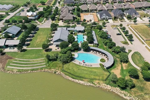 $330,000 | 320 Parkside Drive, Argyle, TX 76226