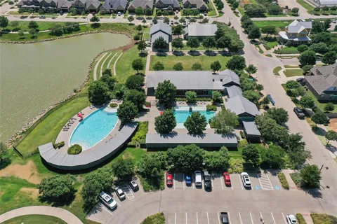 $330,000 | 320 Parkside Drive, Argyle, TX 76226