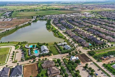 $330,000 | 320 Parkside Drive, Argyle, TX 76226