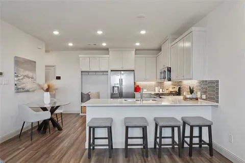 $330,000 | 320 Parkside Drive, Argyle, TX 76226