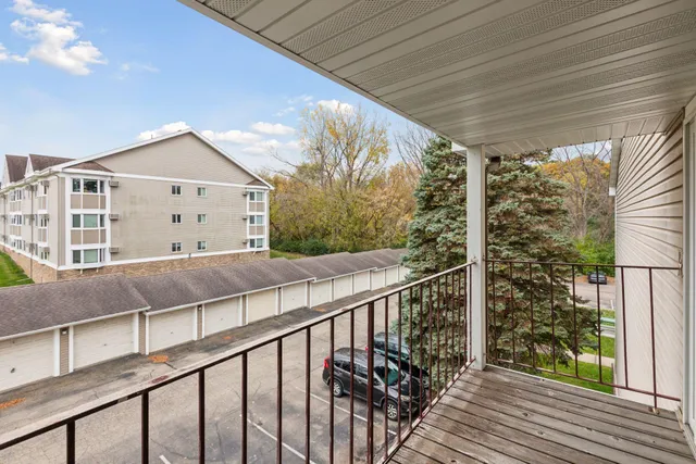 $132,500 | 14115 Pennock Avenue, Unit 301, Apple Valley, MN 55124
