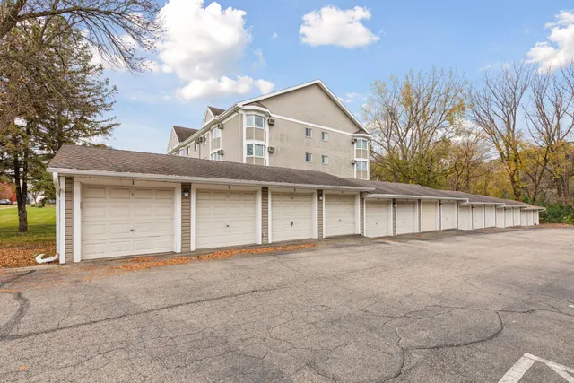 $132,500 | 14115 Pennock Avenue, Unit 301, Apple Valley, MN 55124