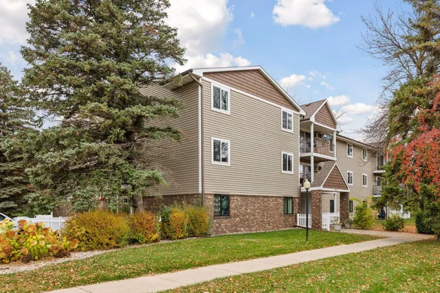 $132,500 | 14115 Pennock Avenue, Unit 301, Apple Valley, MN 55124