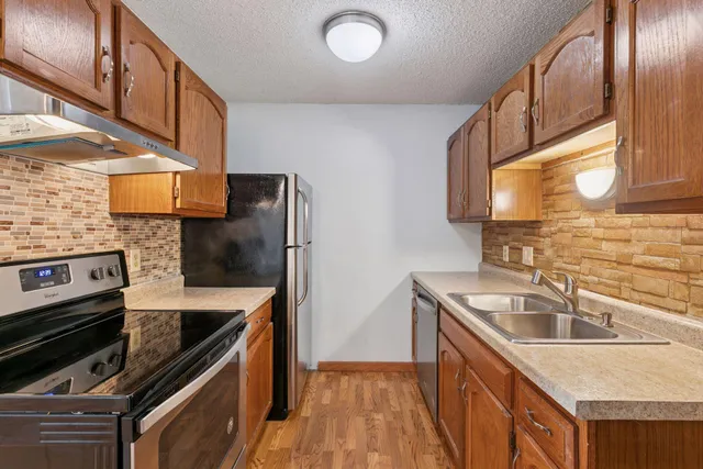 $132,500 | 14115 Pennock Avenue, Unit 301, Apple Valley, MN 55124