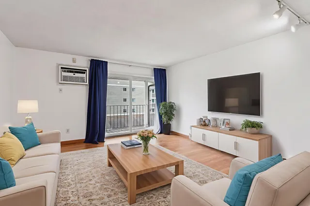 $132,500 | 14115 Pennock Avenue, Unit 301, Apple Valley, MN 55124