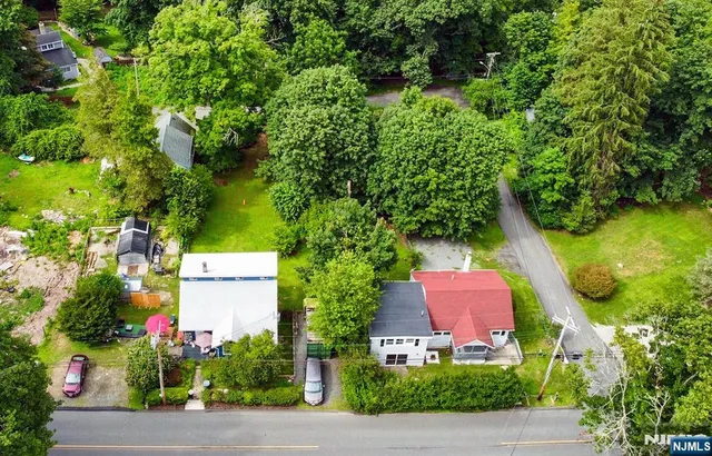 an aerial view of a house with yard swimming pool and outdoor seating