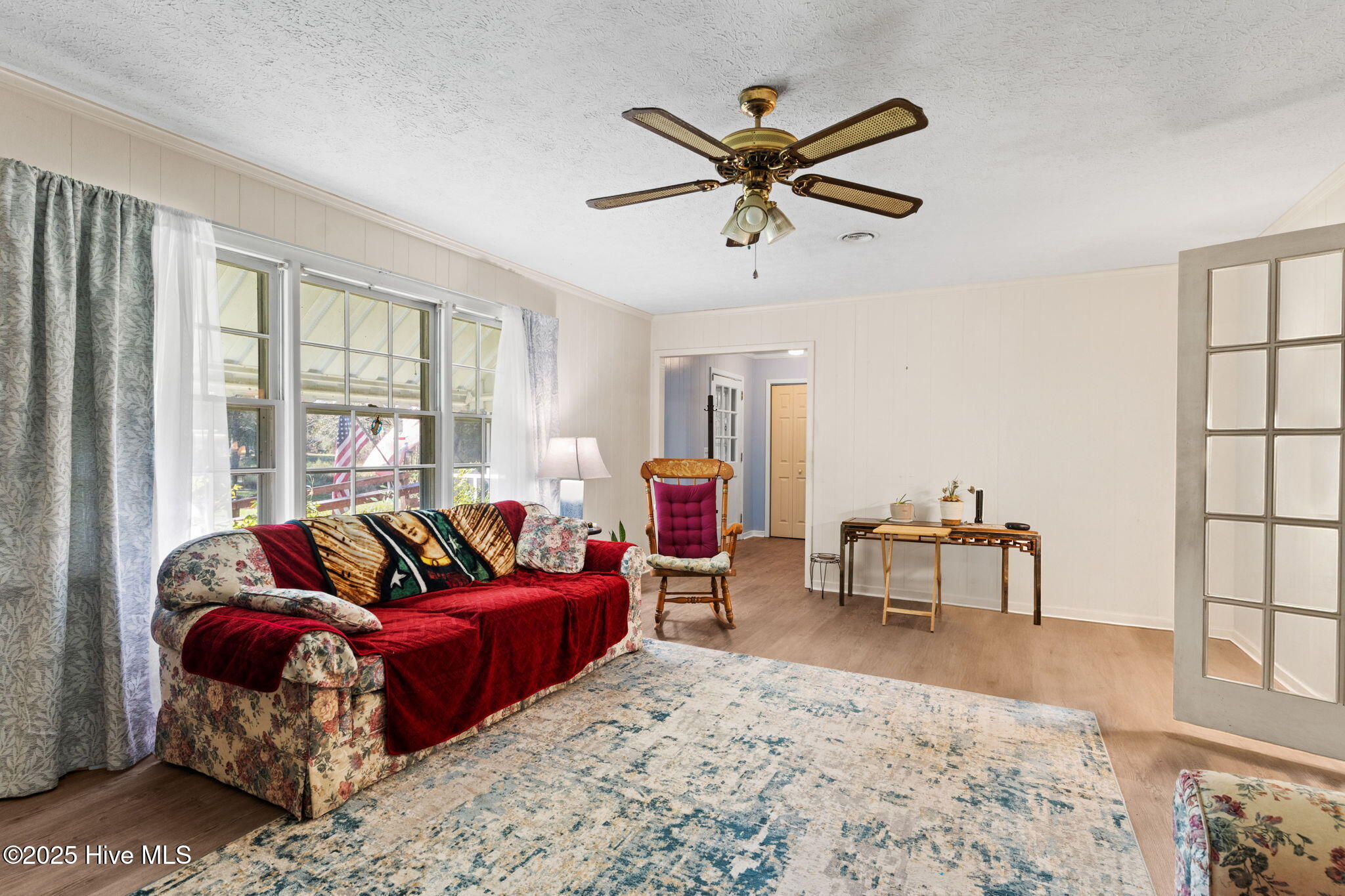 6882 Parker Road Northwest Ash, NC 28420 - Photo 4 of 31 Living Room