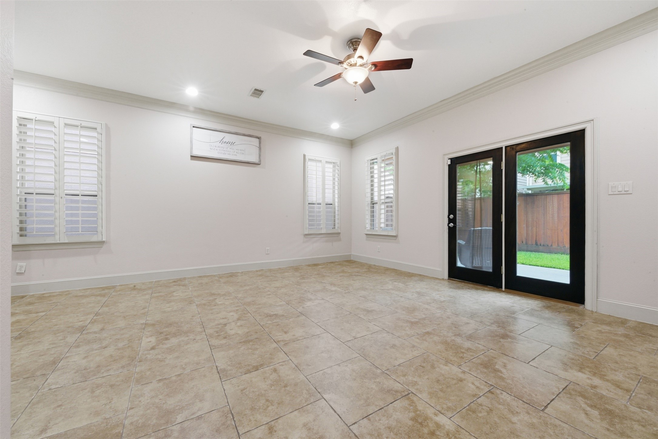 5929 Kansas Street Houston, TX 77007 - Photo 7 of 30 Living Room