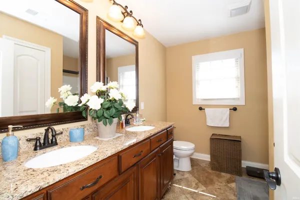 $655,000 | 2084 Long Cove Circle, Newburgh, IN 47630