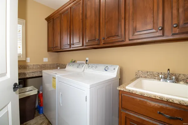 $655,000 | 2084 Long Cove Circle, Newburgh, IN 47630