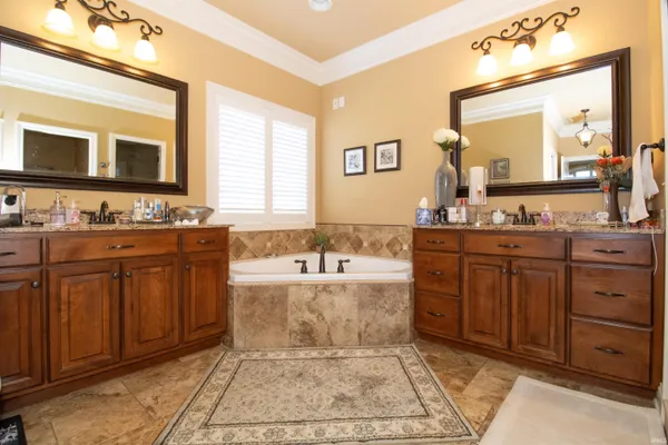 $655,000 | 2084 Long Cove Circle, Newburgh, IN 47630