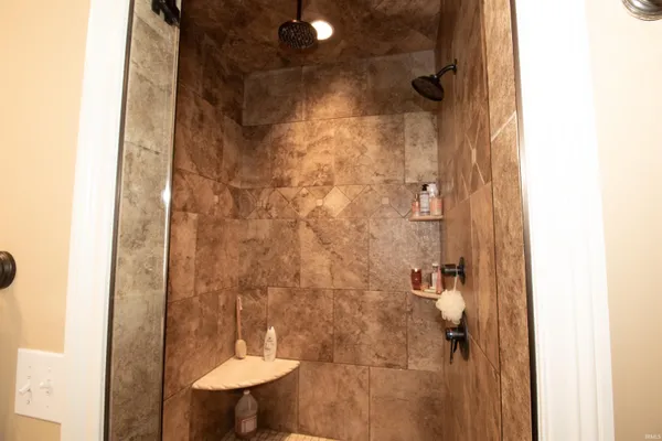 $655,000 | 2084 Long Cove Circle, Newburgh, IN 47630