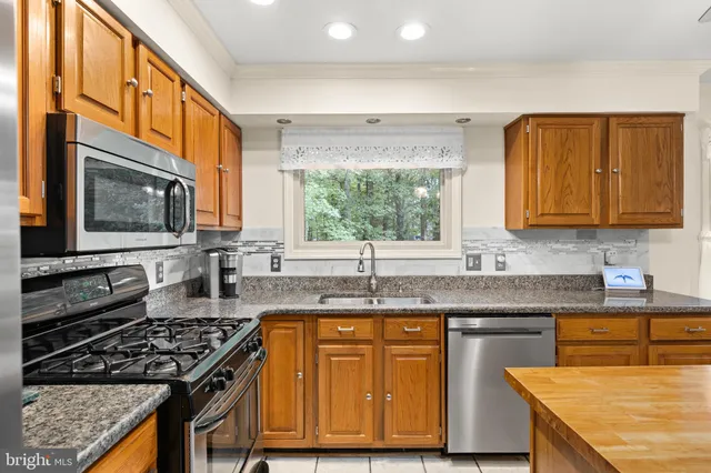 $549,500 | 6100 Thayer Street, Fredericksburg, VA 22407