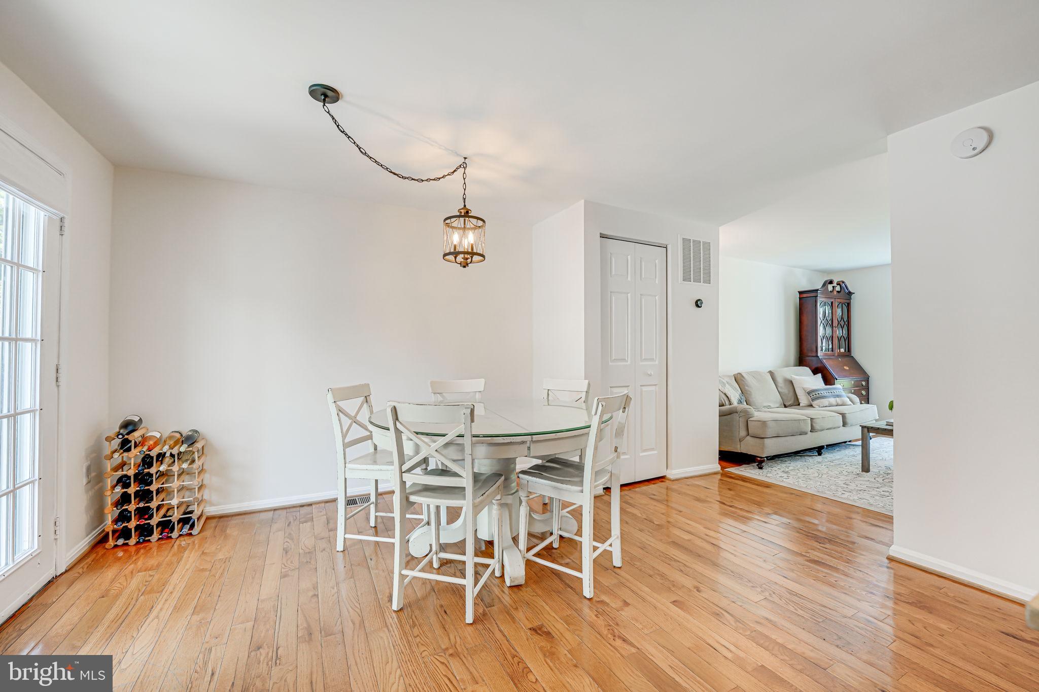 108 East Glebe Road, Unit B Alexandria, VA 22305 - Photo 11 of 34 Dining Area