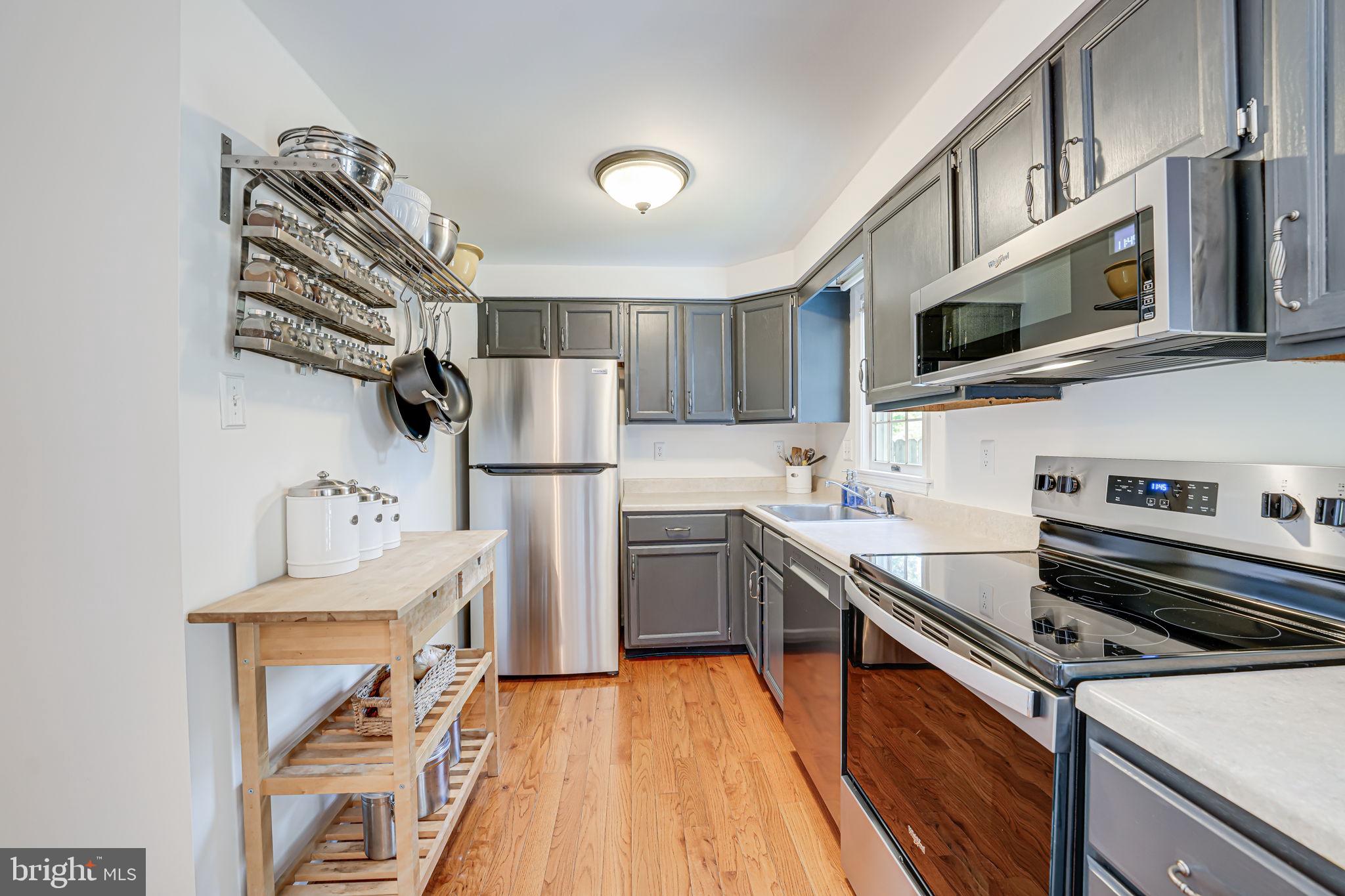 108 East Glebe Road, Unit B Alexandria, VA 22305 - Photo 13 of 34 Kitchen