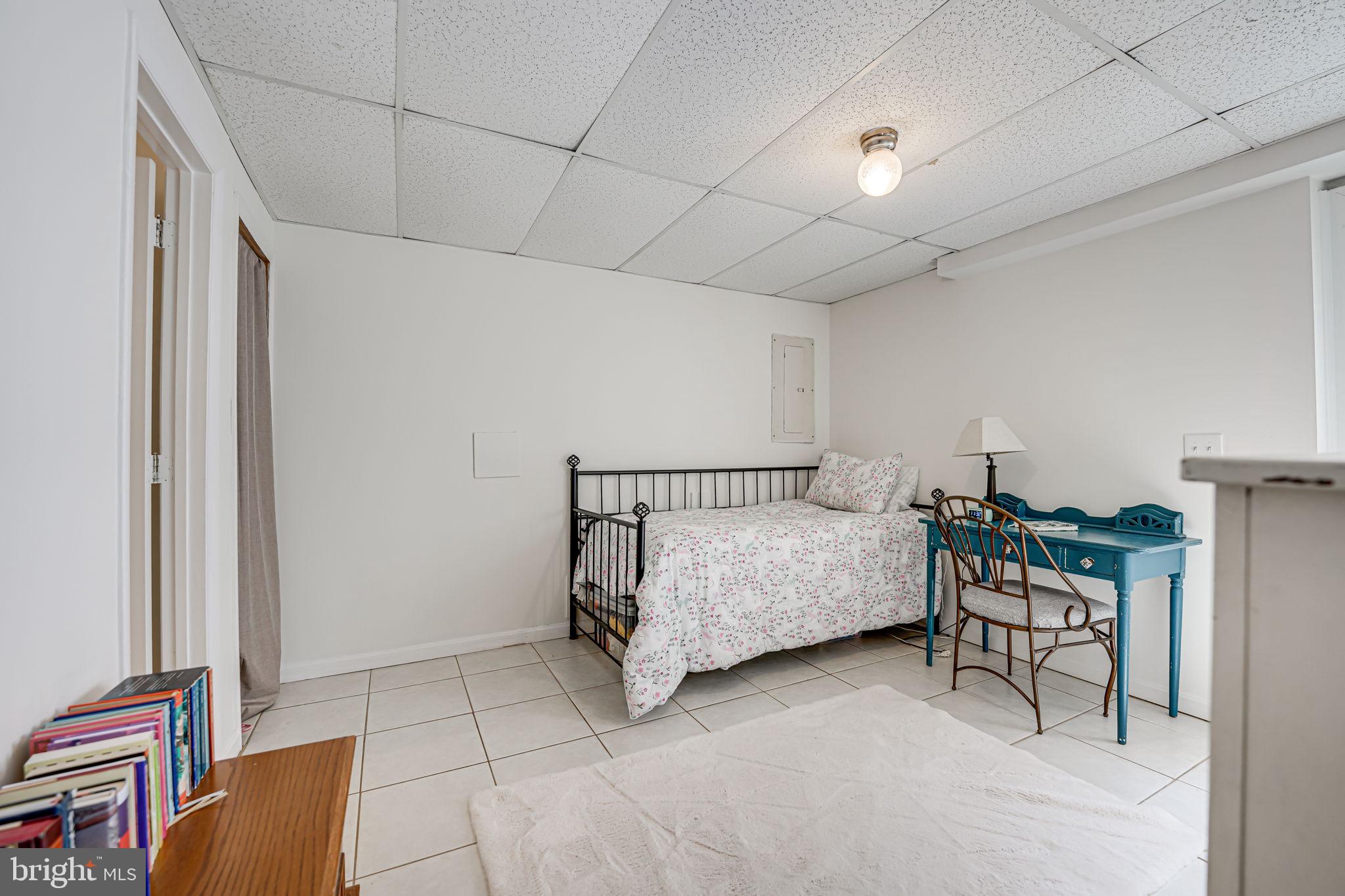 108 East Glebe Road, Unit B Alexandria, VA 22305 - Photo 26 of 34 Bedroom 3
