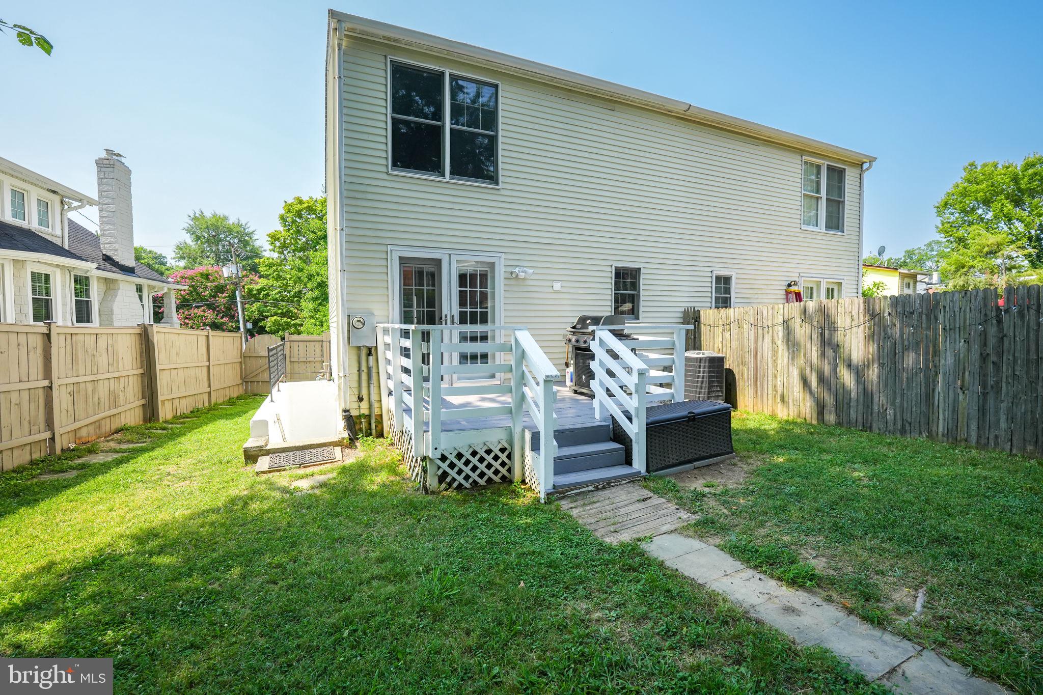 108 East Glebe Road, Unit B Alexandria, VA 22305 - Photo 30 of 34 Back Exterior