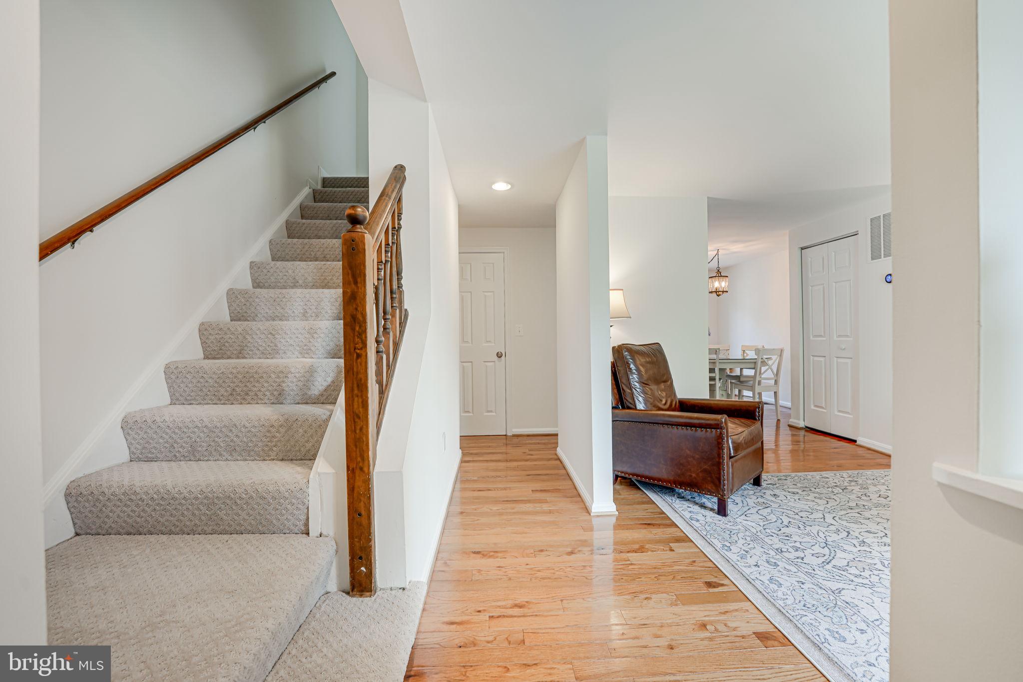 108 East Glebe Road, Unit B Alexandria, VA 22305 - Photo 4 of 34 Entrance