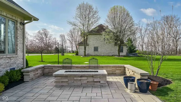 $660,000 | 4598 South Ridgeview Drive, Greenfield, IN 46140