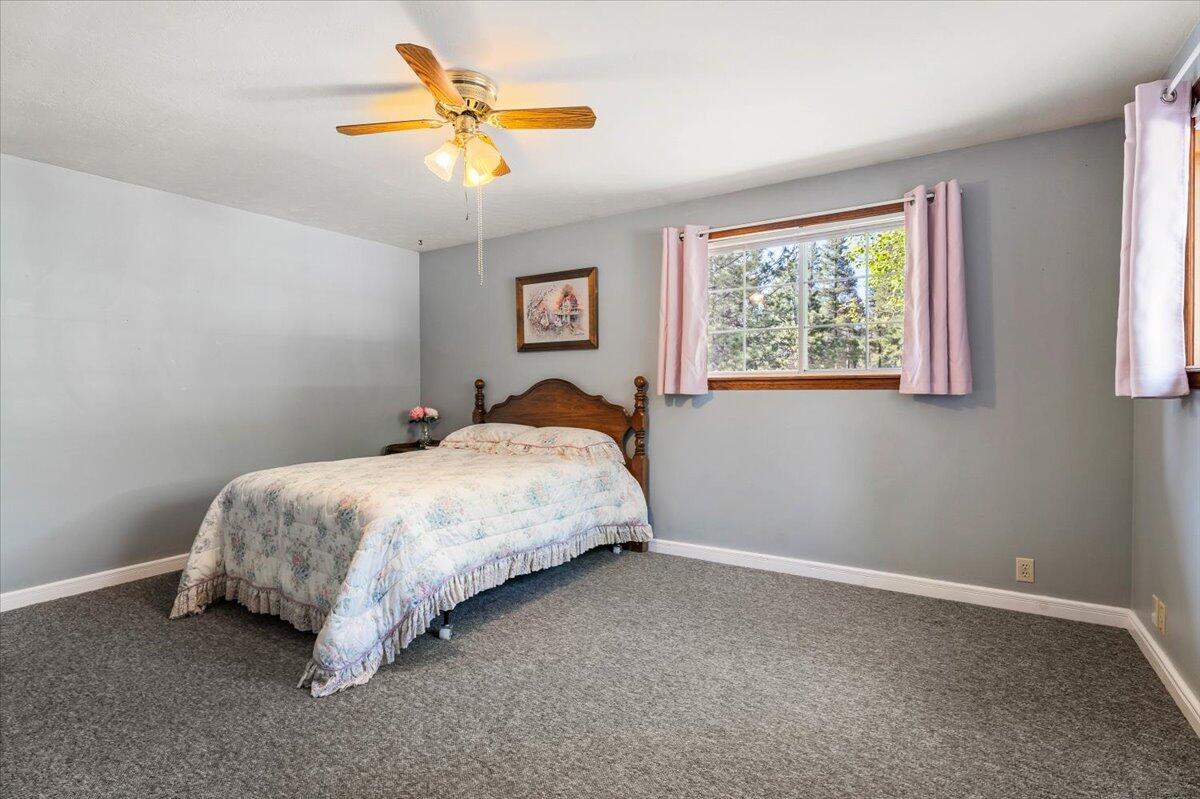 51422 Cedar Road La Pine, OR 97739 - Photo 29 of 44 Primary Bedroom
