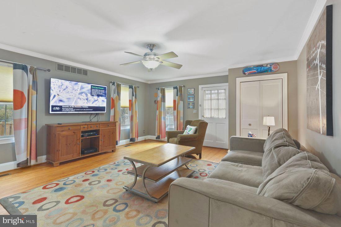 523 Overbrook Road Baltimore, MD 21212 - Photo 18 of 59 Inviting Great Room