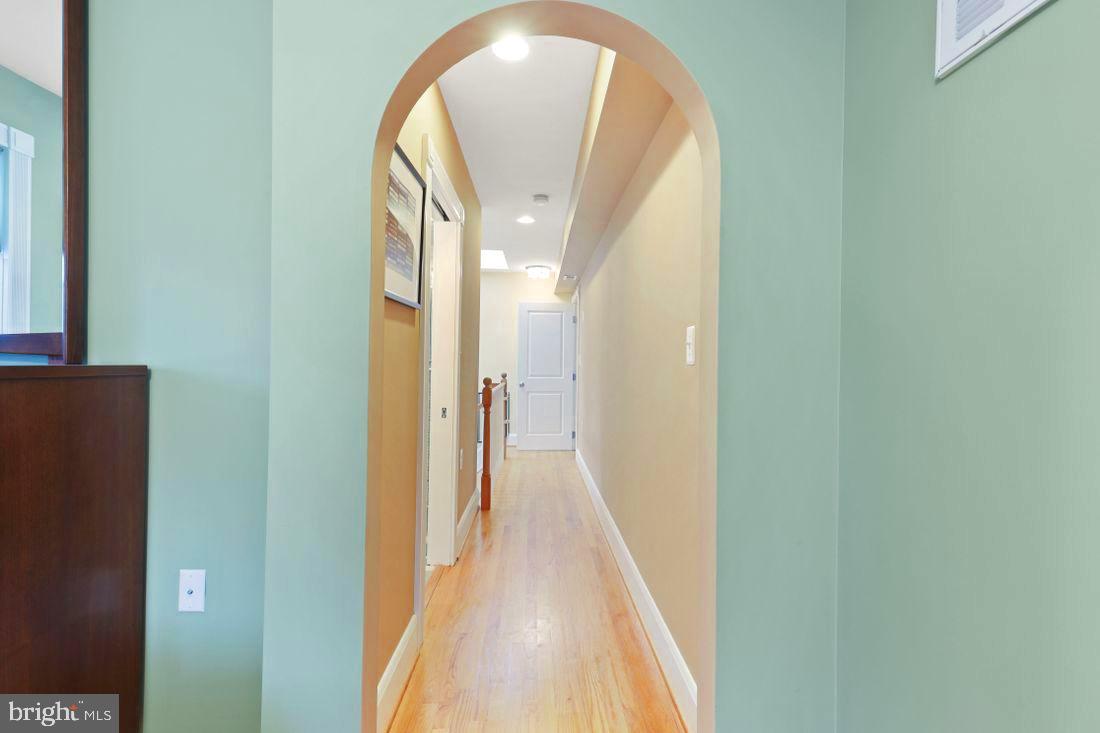 523 Overbrook Road Baltimore, MD 21212 - Photo 25 of 59 Hallway