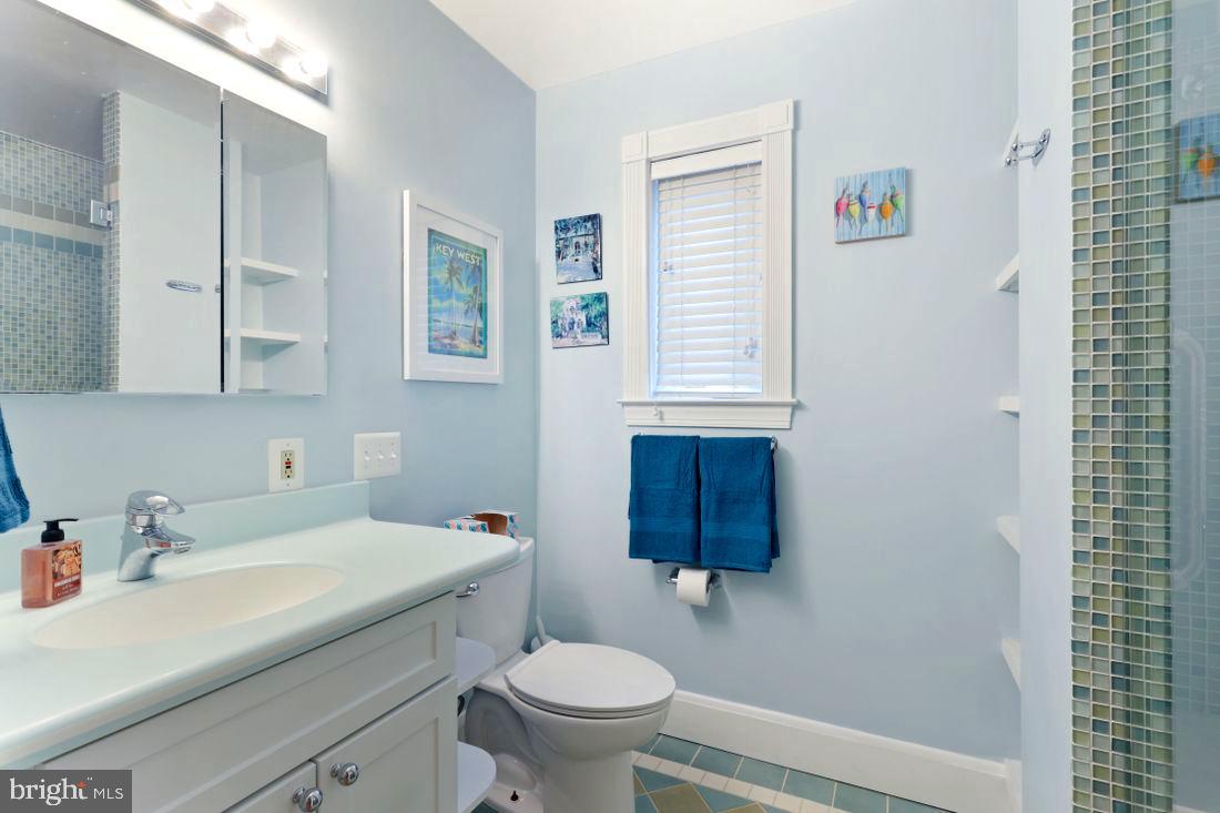 523 Overbrook Road Baltimore, MD 21212 - Photo 28 of 59 "In Law Suite" Bath