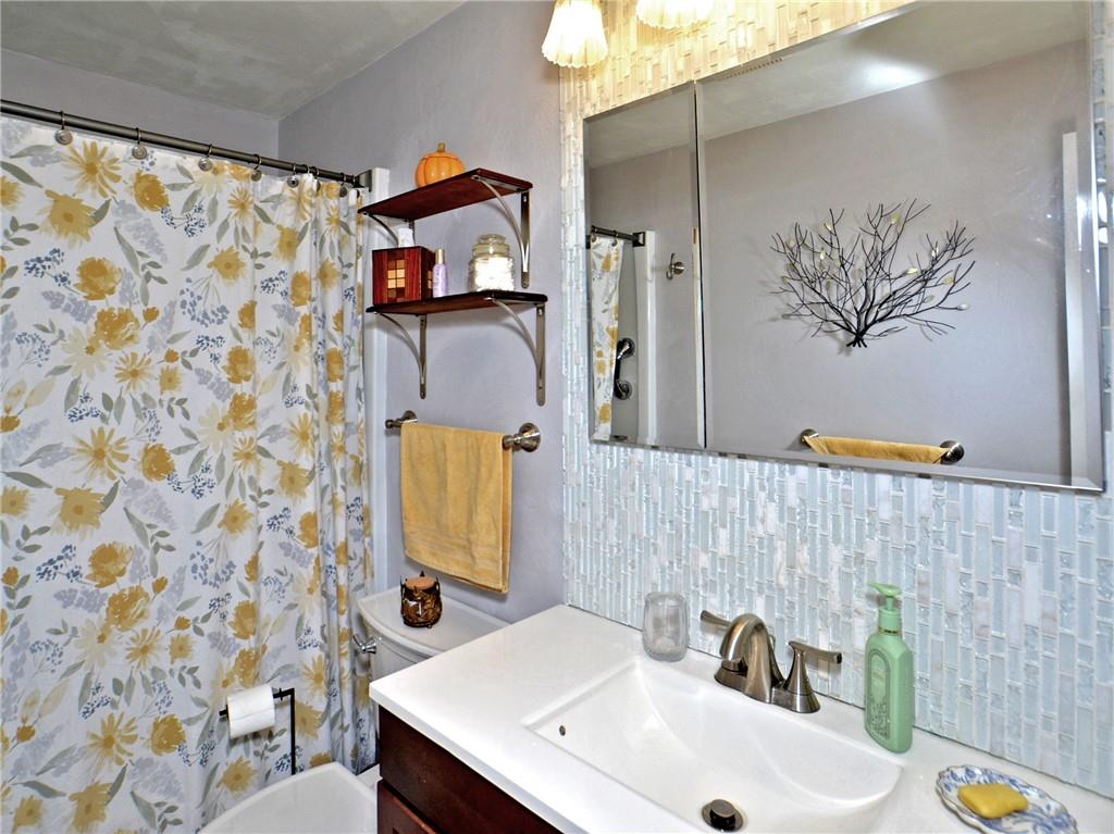 349 Oak Road Pittsburgh, PA 15239 - Photo 13 of 22 Gallery Image 13