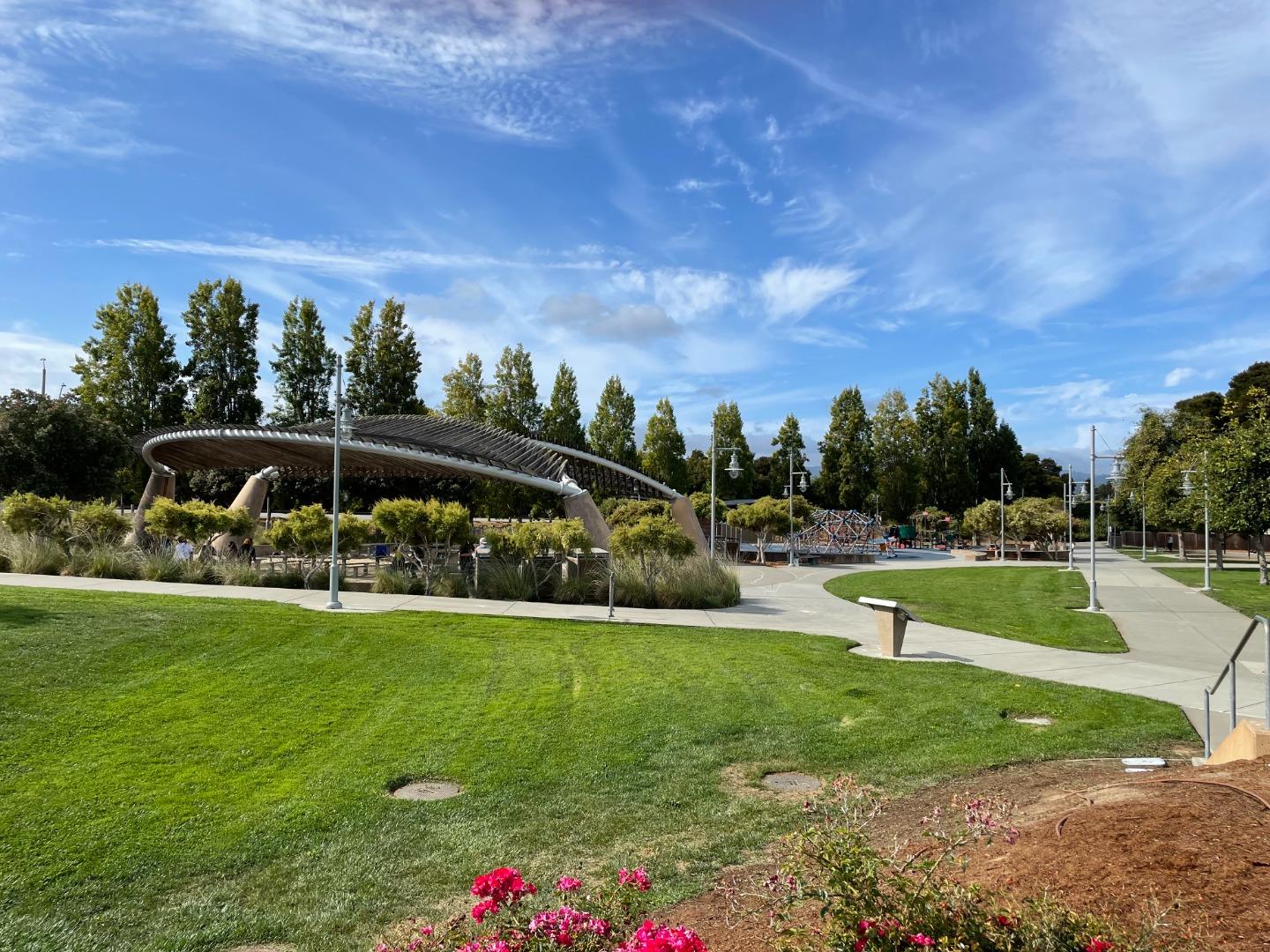 425 Anchor Road, Unit 317 San Mateo, CA 94404 - Photo 33 of 35 a view of a garden