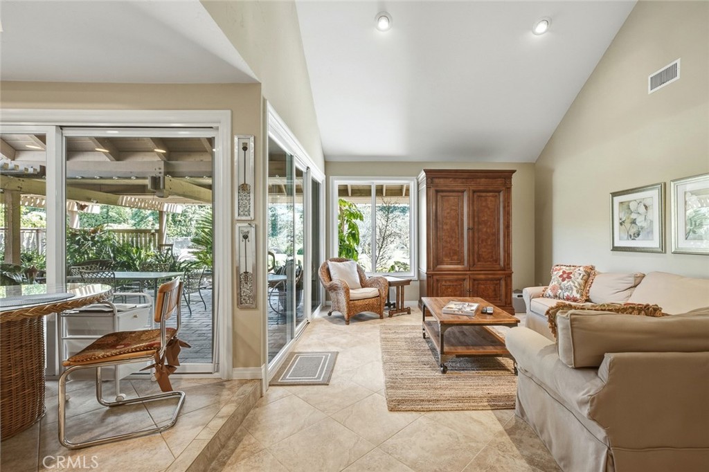 5872 Shaker Drive Riverside, CA 92506 - Photo 9 of 74 Gallery Image 9