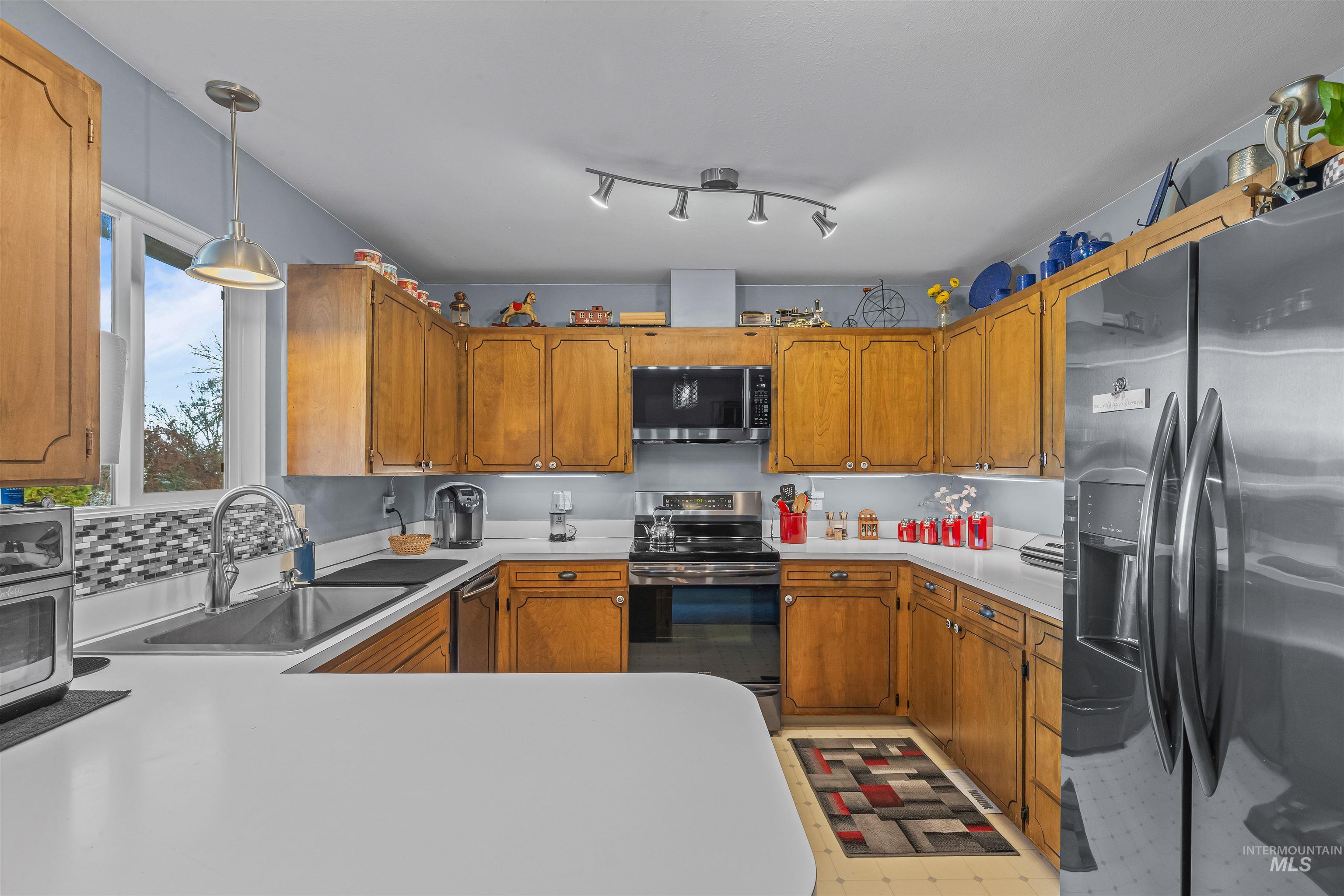 1533 Cedar Avenue Lewiston, ID 83501 - Photo 2 of 46