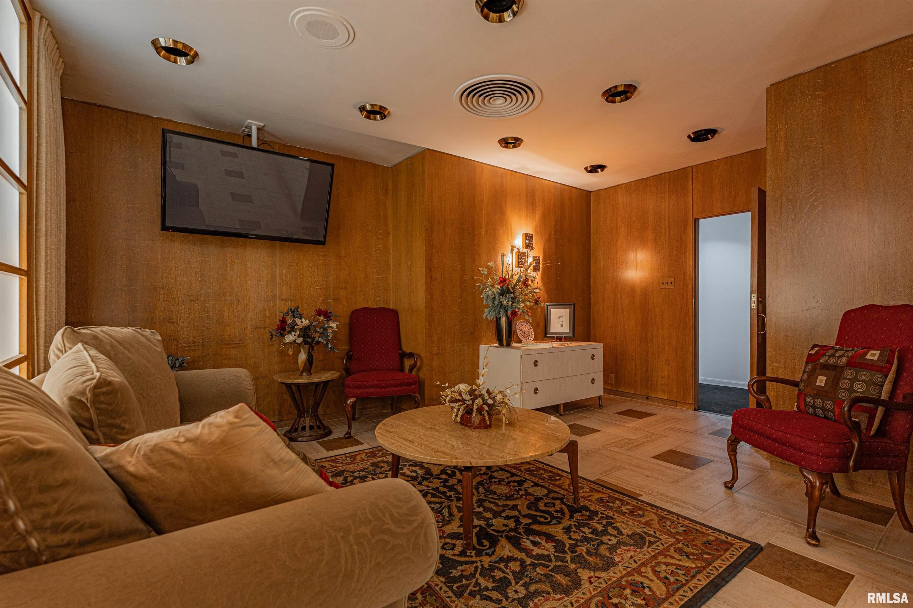 718 South 7th Street, Unit 904 Springfield, IL 62703 - Photo 8 of 34 Gallery Image 8