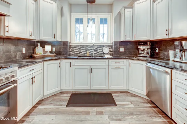 $769,990 | 2794 West Lydius Street, Schenectady, NY 12306