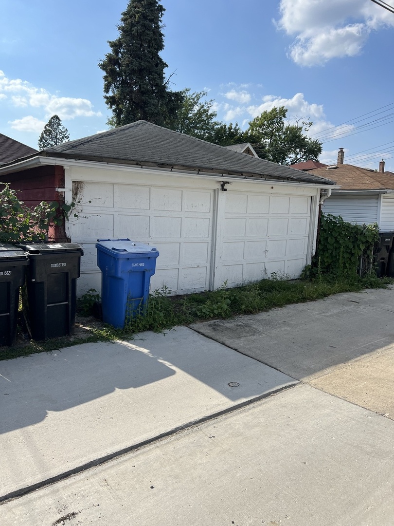 10553 South Calumet Avenue Chicago, IL 60628 - Photo 11 of 21 a view of a backyard