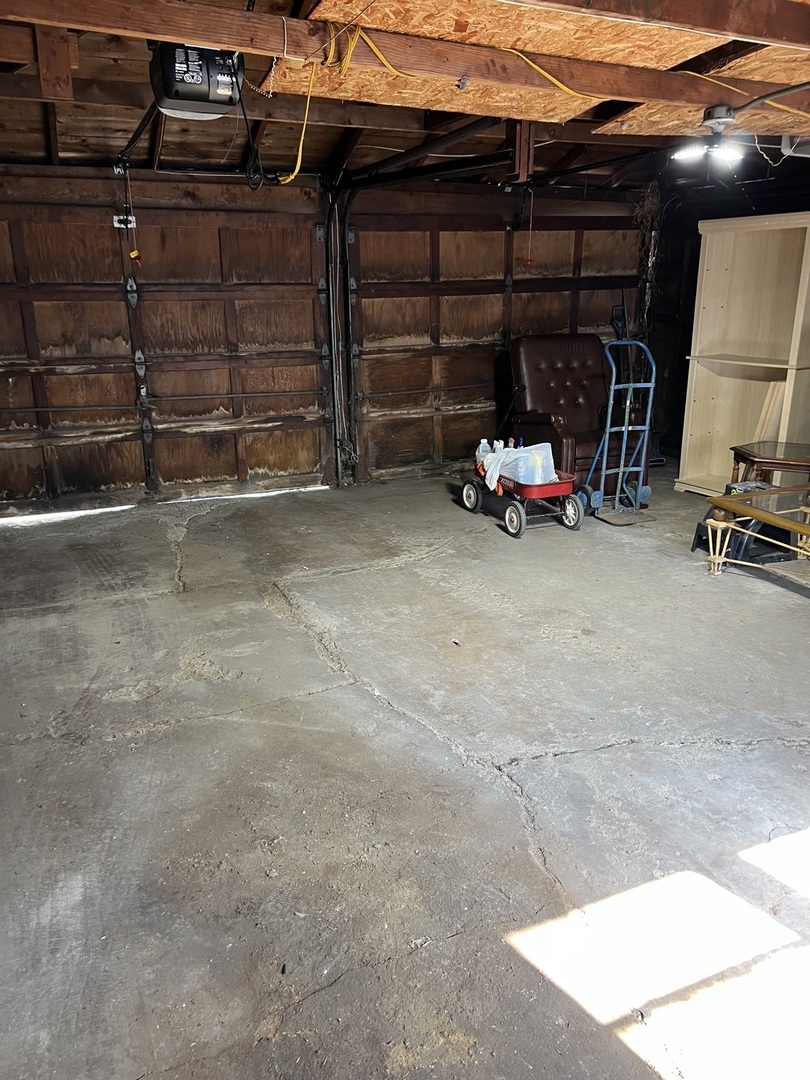 10553 South Calumet Avenue Chicago, IL 60628 - Photo 10 of 21 a view of car garage