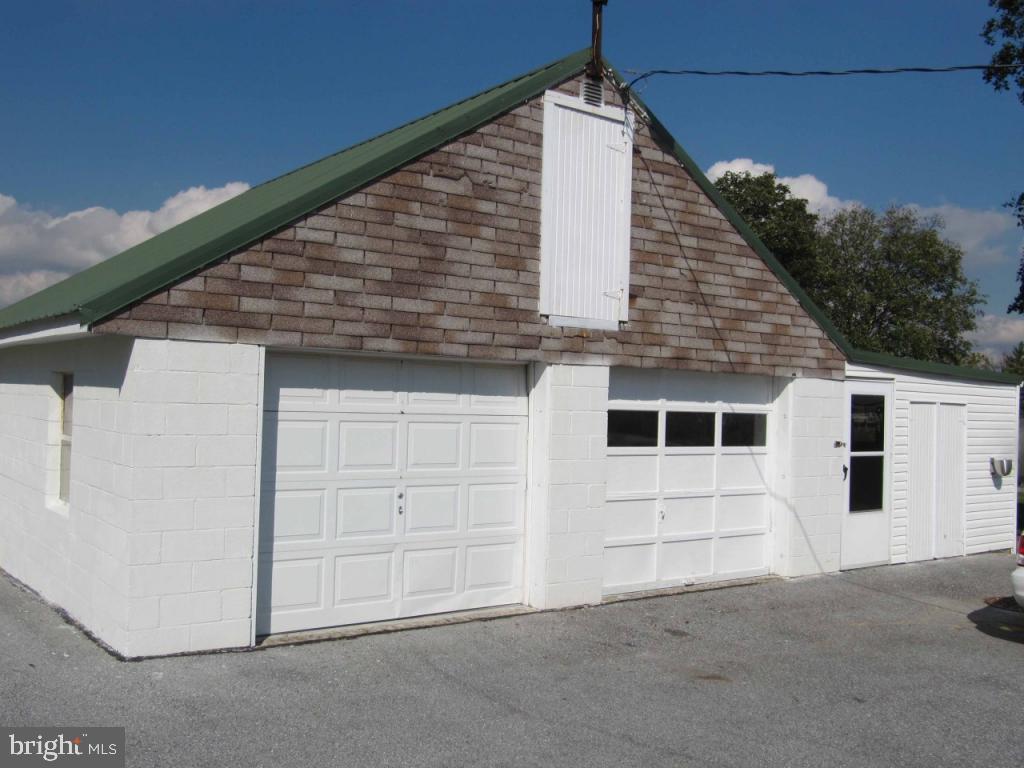 1072 Mount Joy Road Manheim, PA 17545 - Photo 14 of 19