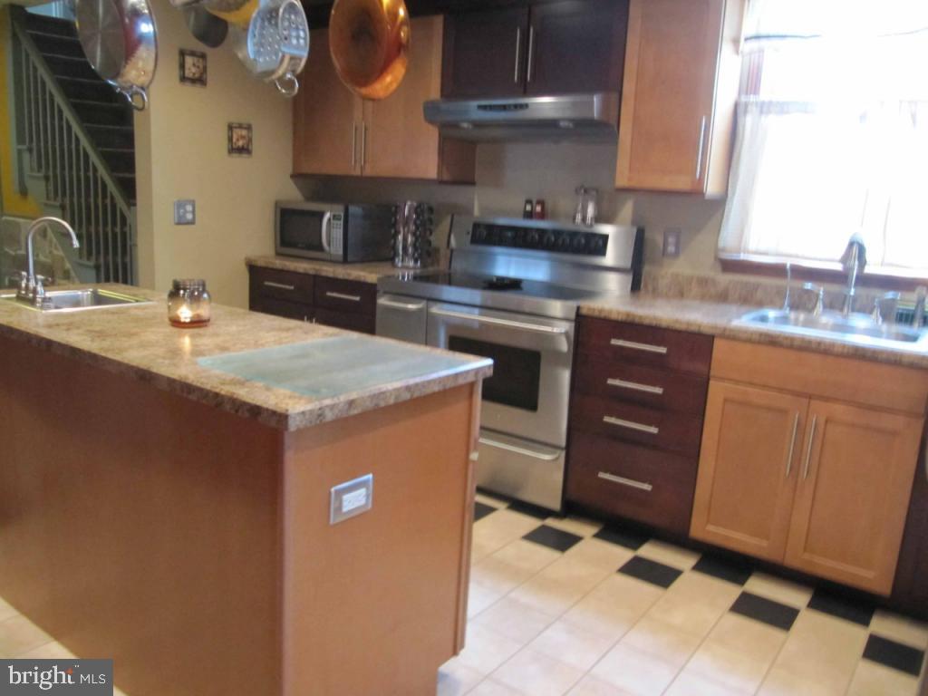 1072 Mount Joy Road Manheim, PA 17545 - Photo 3 of 19
