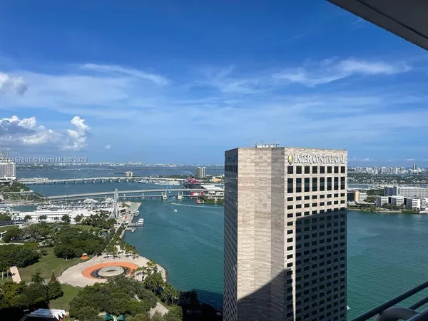$3,150 | 325 South Biscayne Boulevard, Unit 3716, Miami, FL 33131