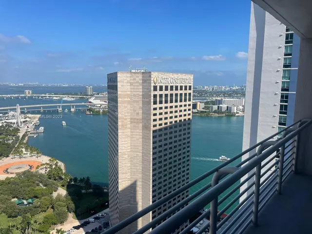 $3,200 | 325 South Biscayne Boulevard, Unit 3716, Miami, FL 33131