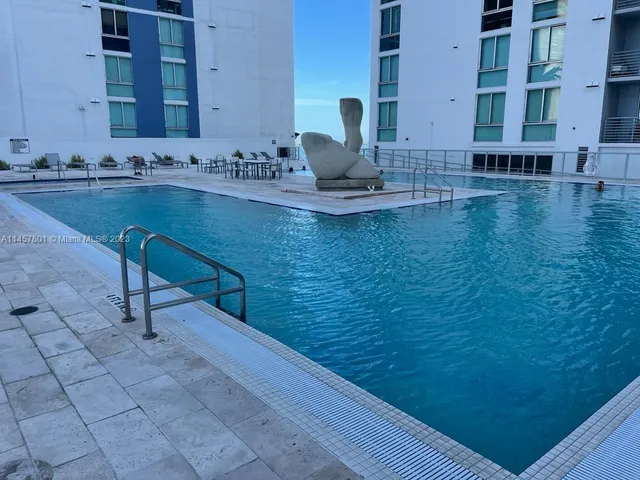 $3,200 | 325 South Biscayne Boulevard, Unit 3716, Miami, FL 33131