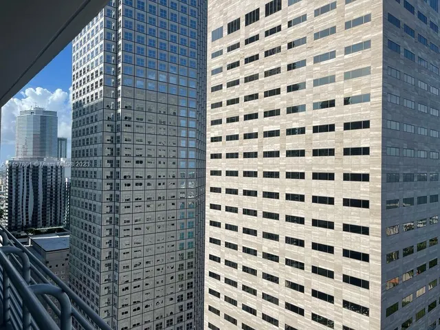 $3,200 | 325 South Biscayne Boulevard, Unit 3716, Miami, FL 33131