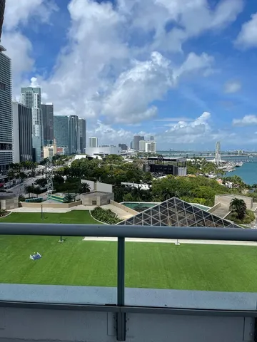 $3,200 | 325 South Biscayne Boulevard, Unit 3716, Miami, FL 33131